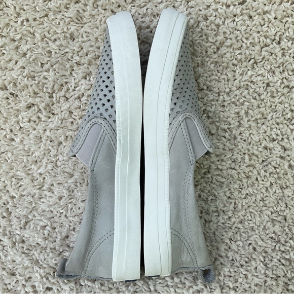 Sperry Crest Gray Leather Loafers Cut Out Scalloped Design Slip On Size 7 Flats - Picture 4 of 16